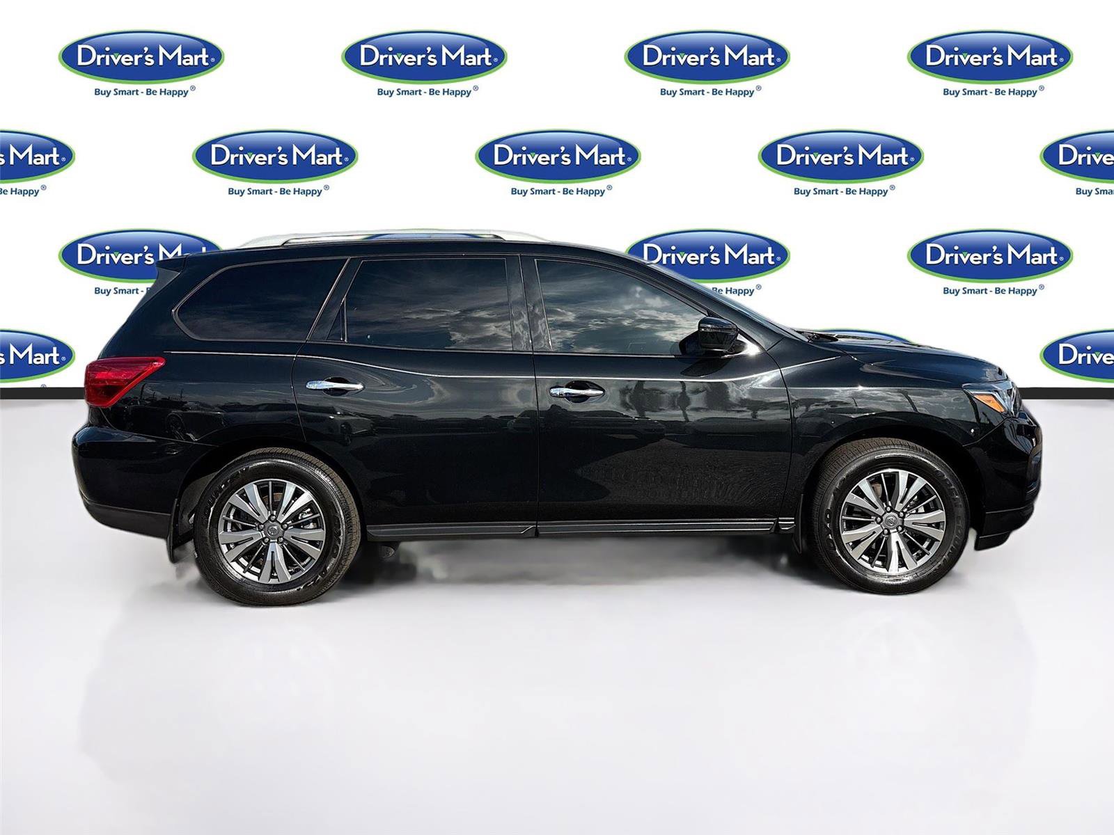 Used 2020 Nissan Pathfinder SV image 9