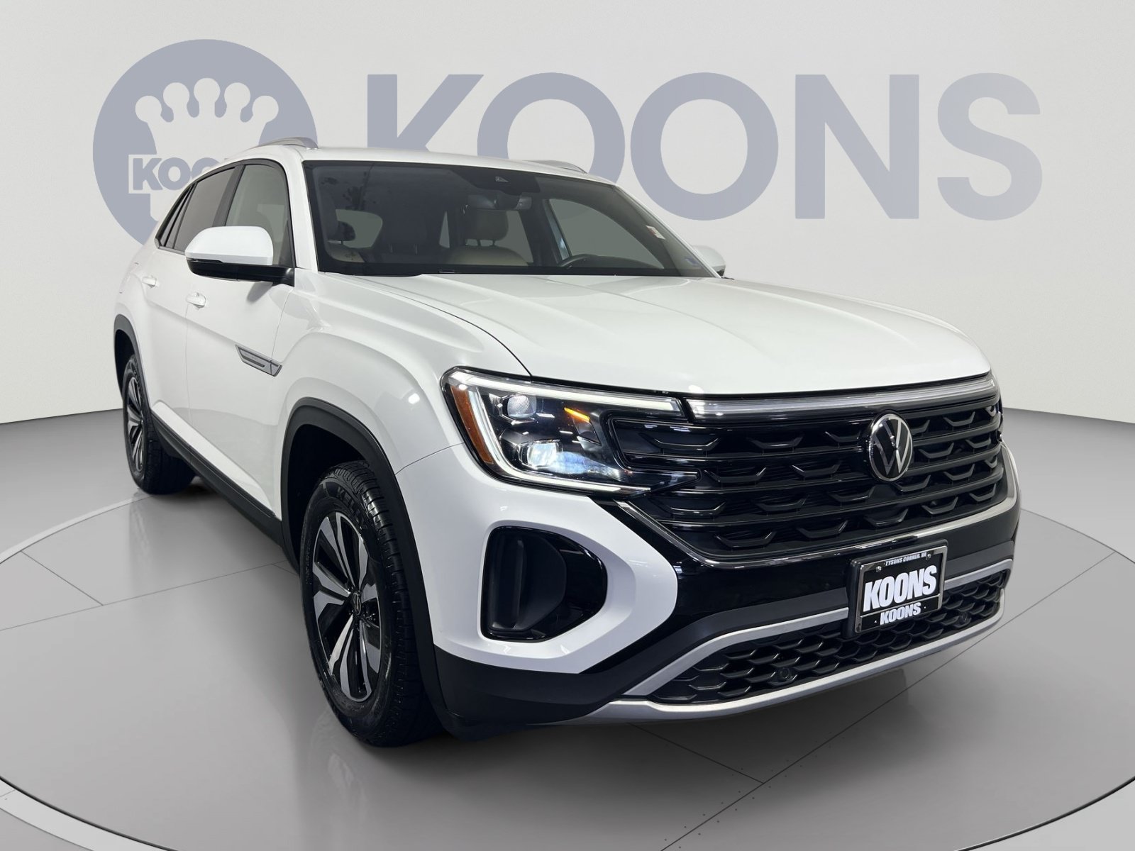 Used 2024 Volkswagen Atlas Cross Sport SE AWD/4WD image 2