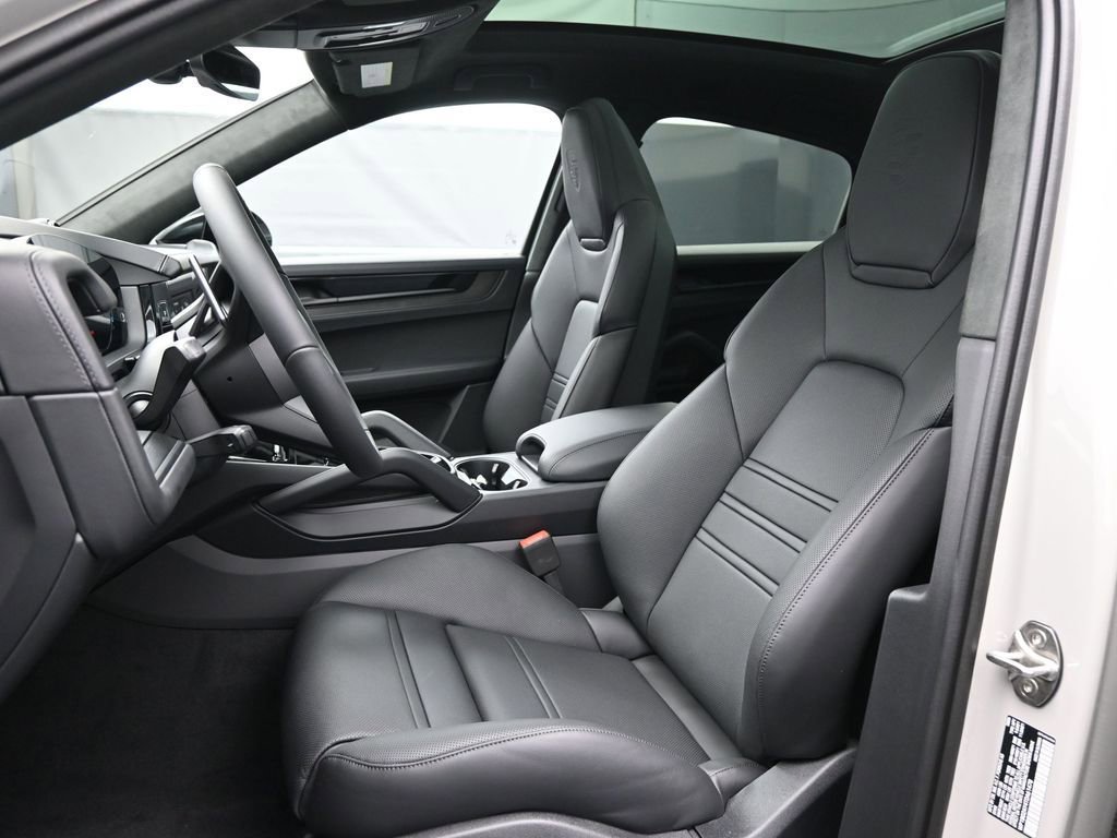 New 2026 Porsche Cayenne GTS image 5
