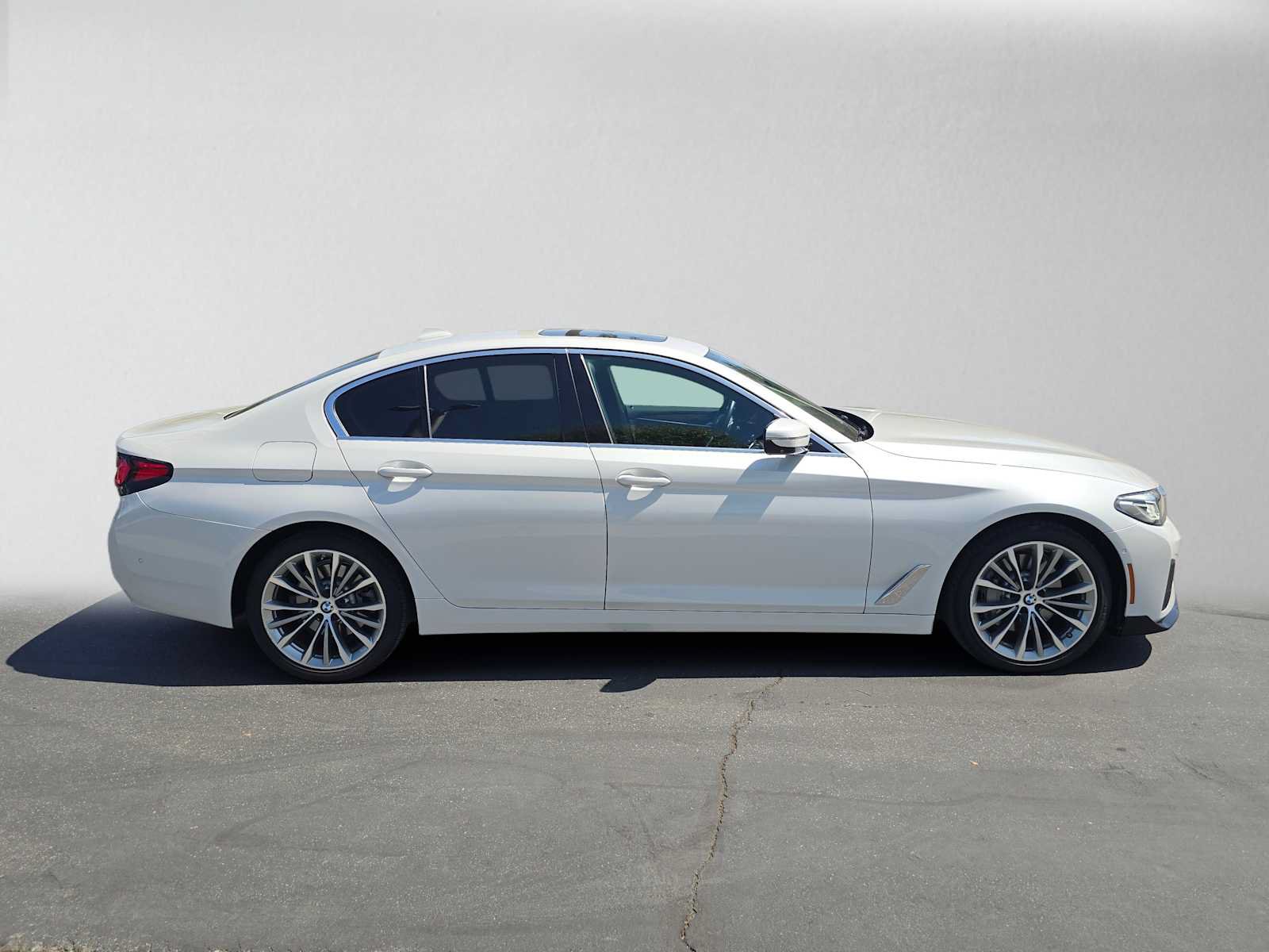 Used 2021 BMW 530e w/ Parking Assistance Package RWD image 2