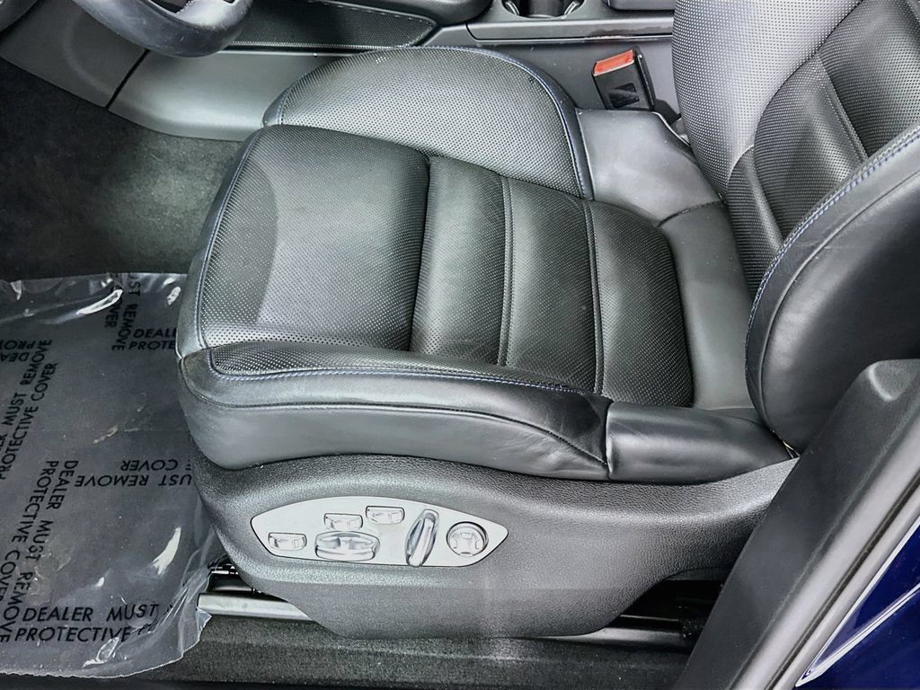 Certified 2024 Porsche Macan AWD/4WD image 22