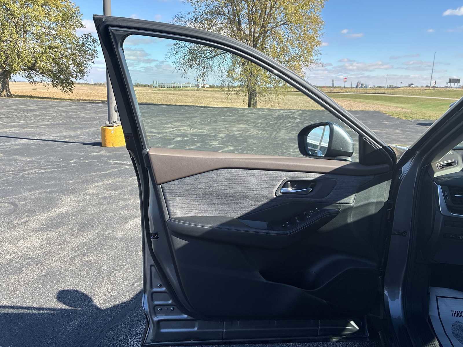 Used 2023 Nissan Rogue SV image 21