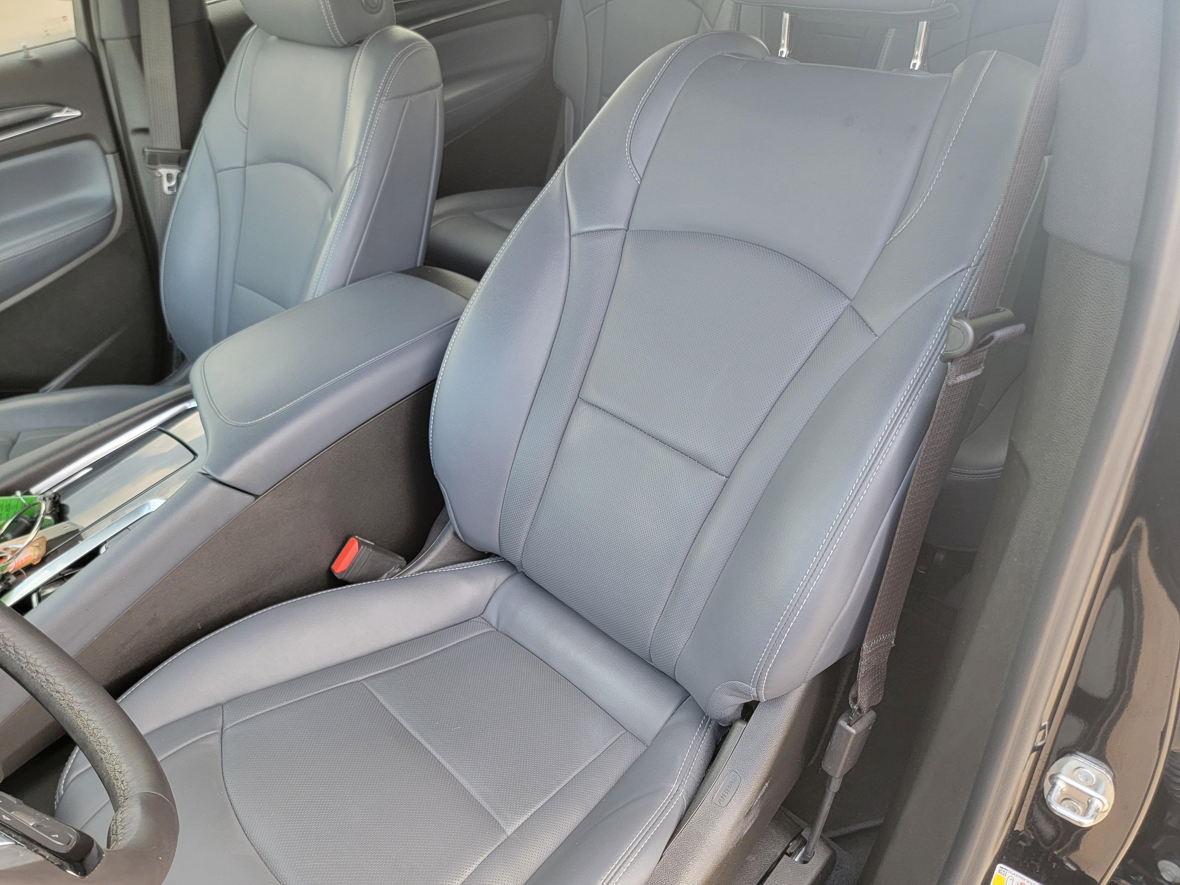 Used 2023 Buick Enclave Essence image 17