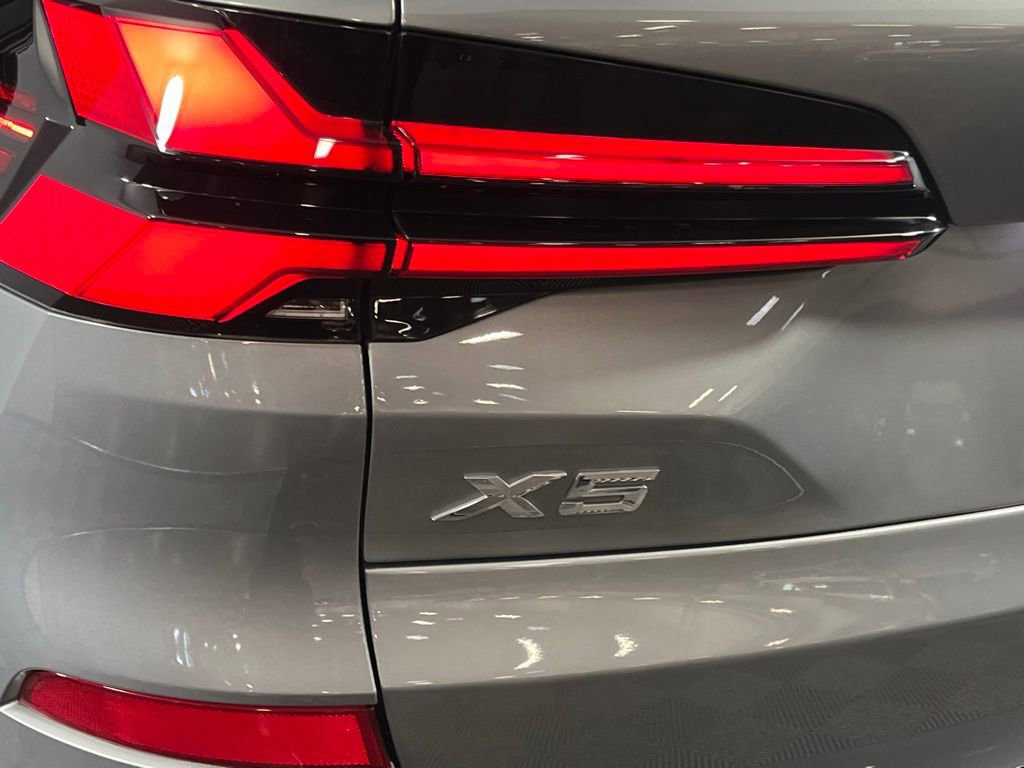 Used 2025 BMW X5 xDrive50e w/ M Sport Package image 11