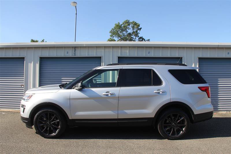 Used 2019 Ford Explorer XLT w/ Equipment Group 202A AWD/4WD image 9