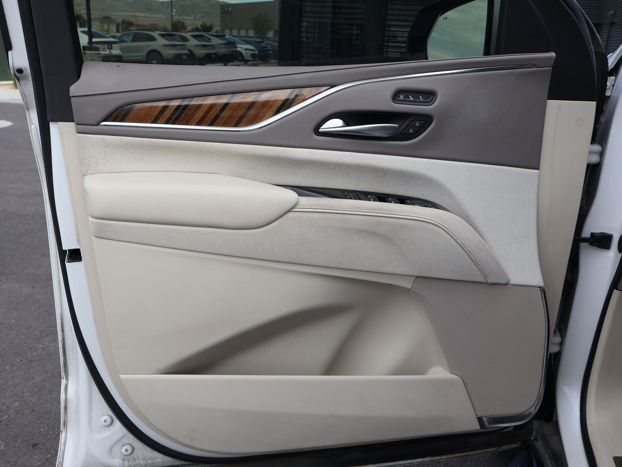 Used 2022 Cadillac Escalade Sport Platinum AWD/4WD image 12