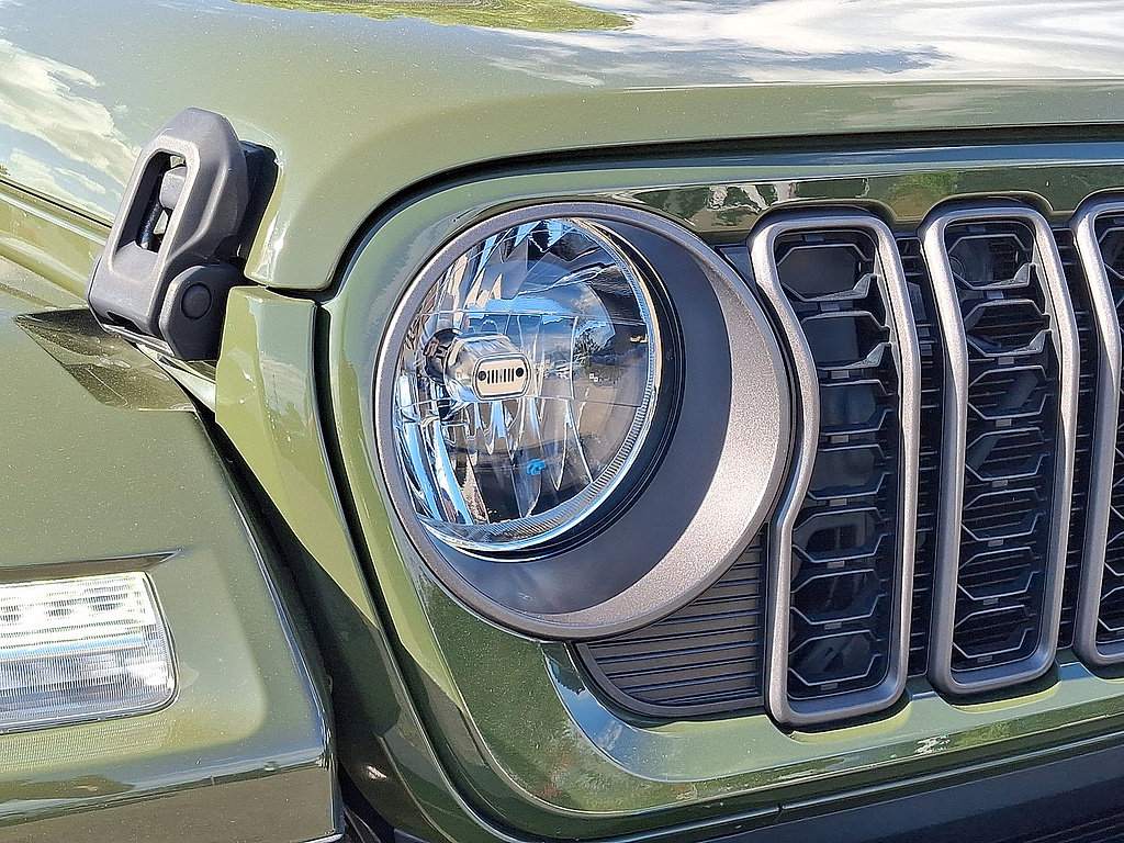 Used 2024 Jeep Wrangler Unlimited w/ Convenience Group AWD/4WD image 34