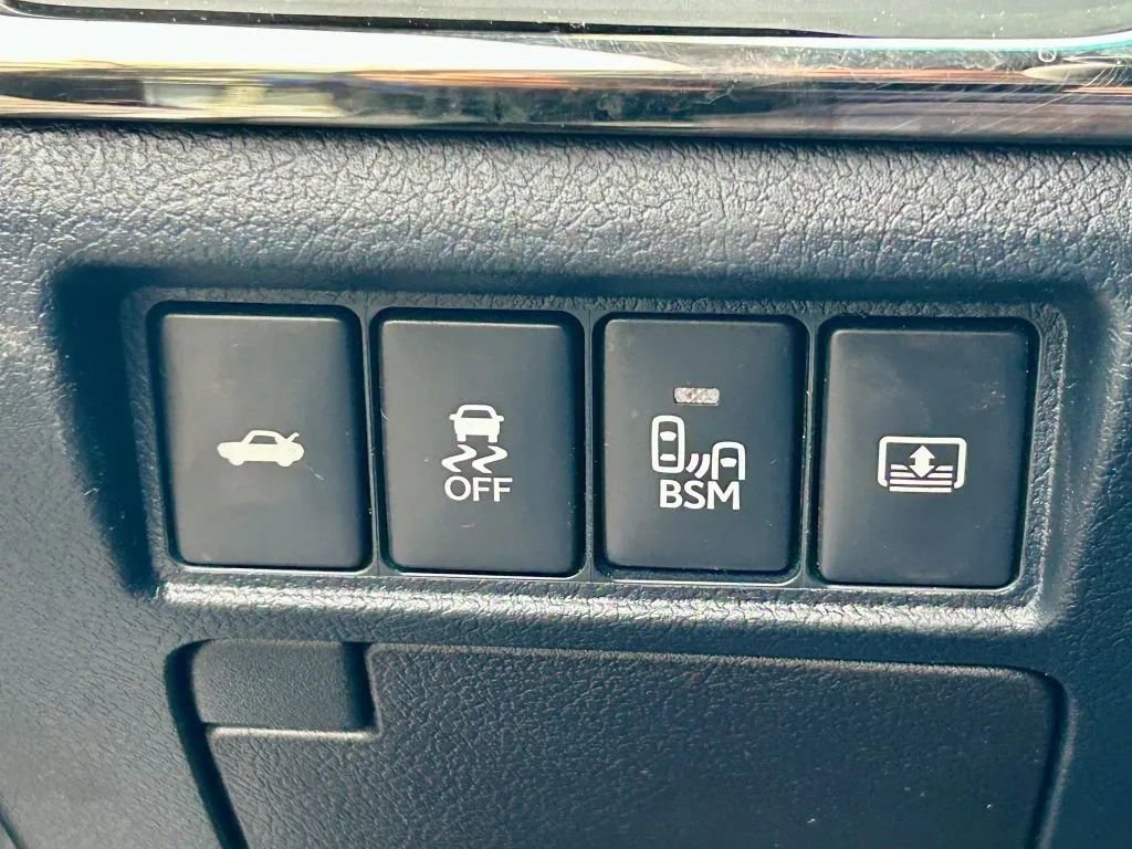 Used 2014 Toyota Avalon Limited w/ Technology Package FWD image 24