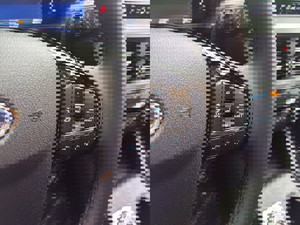 New 2025 Ford Escape SE image 21