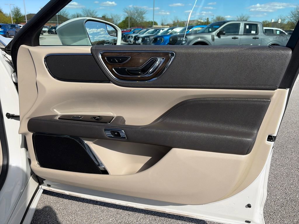 Used 2017 Lincoln Continental Premiere FWD image 10