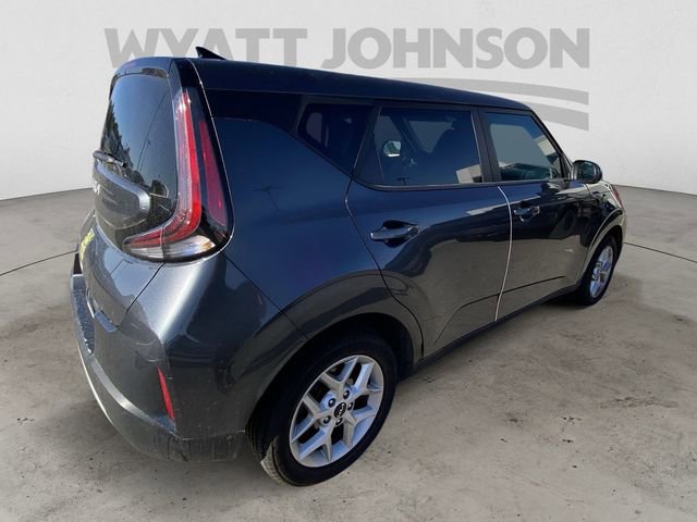 Used 2023 Kia Soul LX w/ LX Technology Package FWD image 10