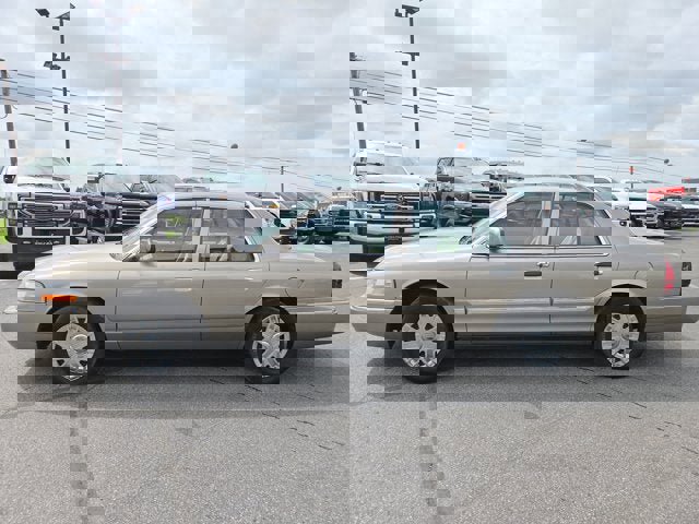 Used 2005 Mercury Grand Marquis GS image 3