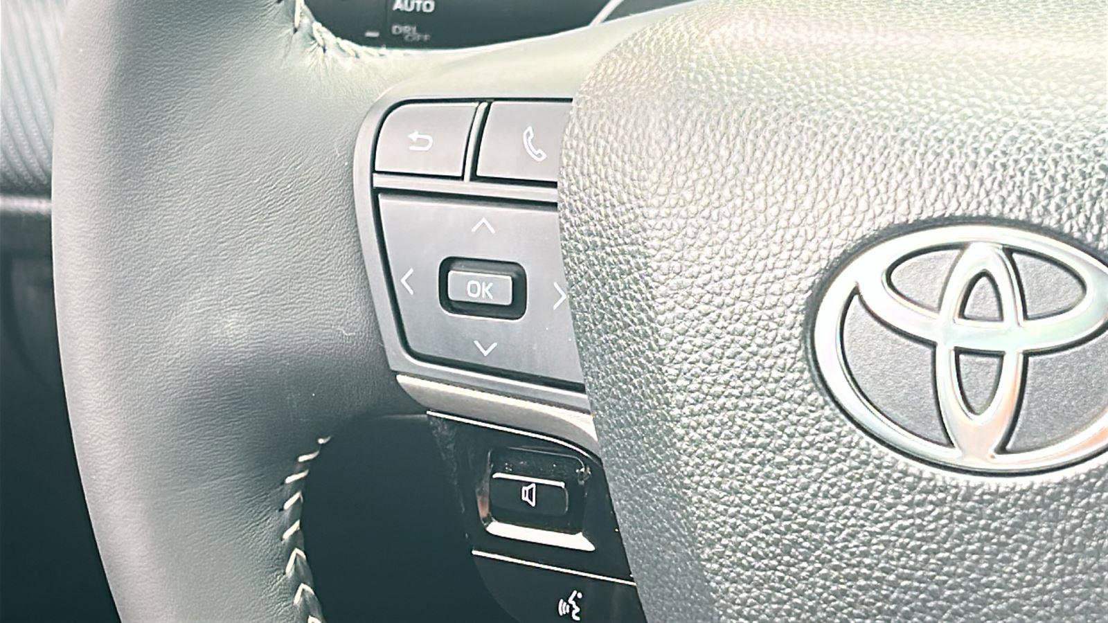 Used 2025 Toyota Camry SE w/ Convenience Package image 19