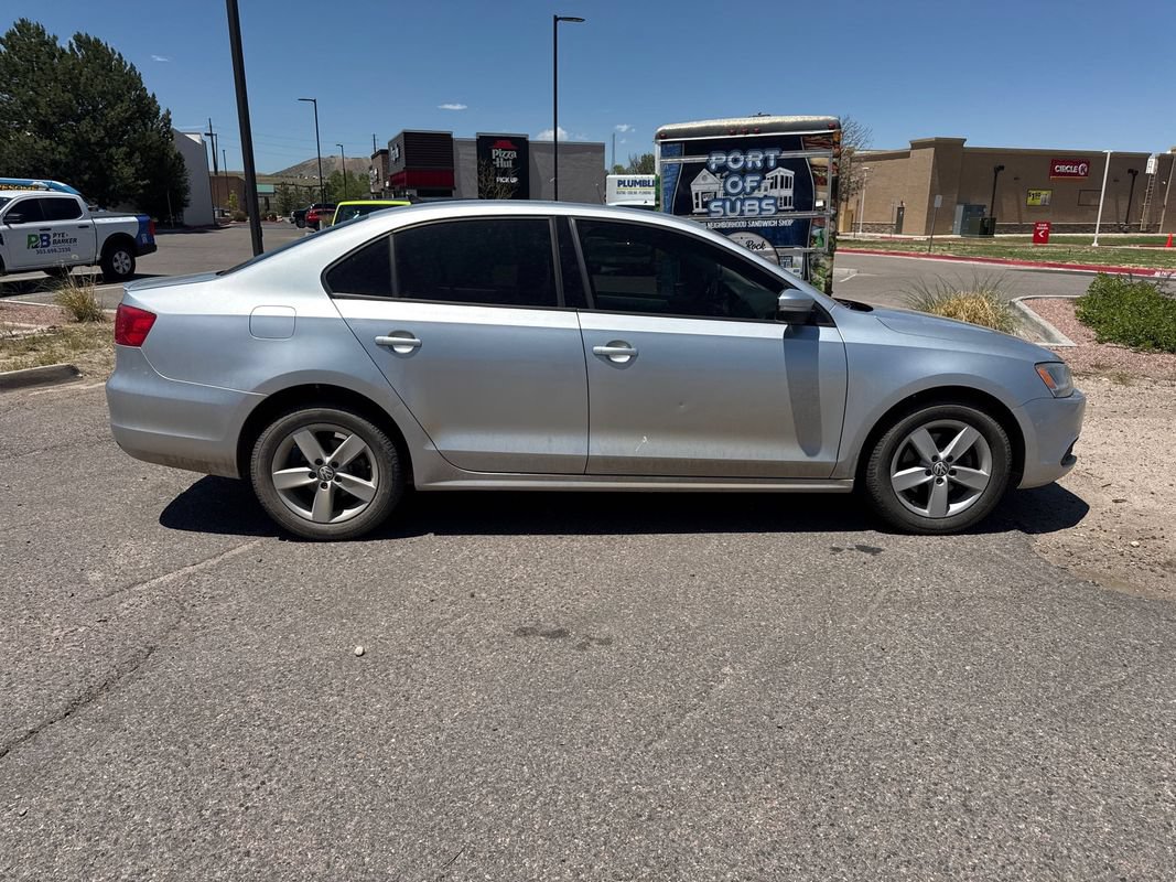 Used 2011 Volkswagen Jetta TDI FWD image 2