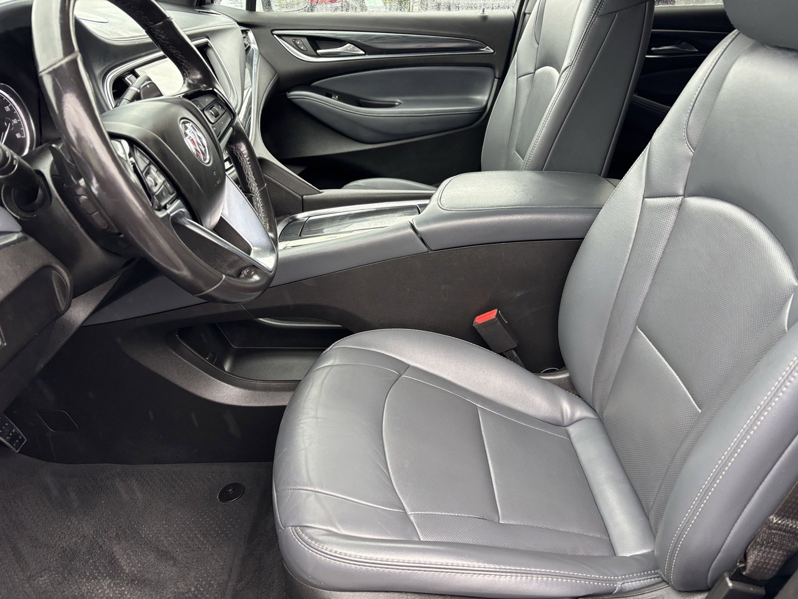 Used 2023 Buick Enclave Essence image 18