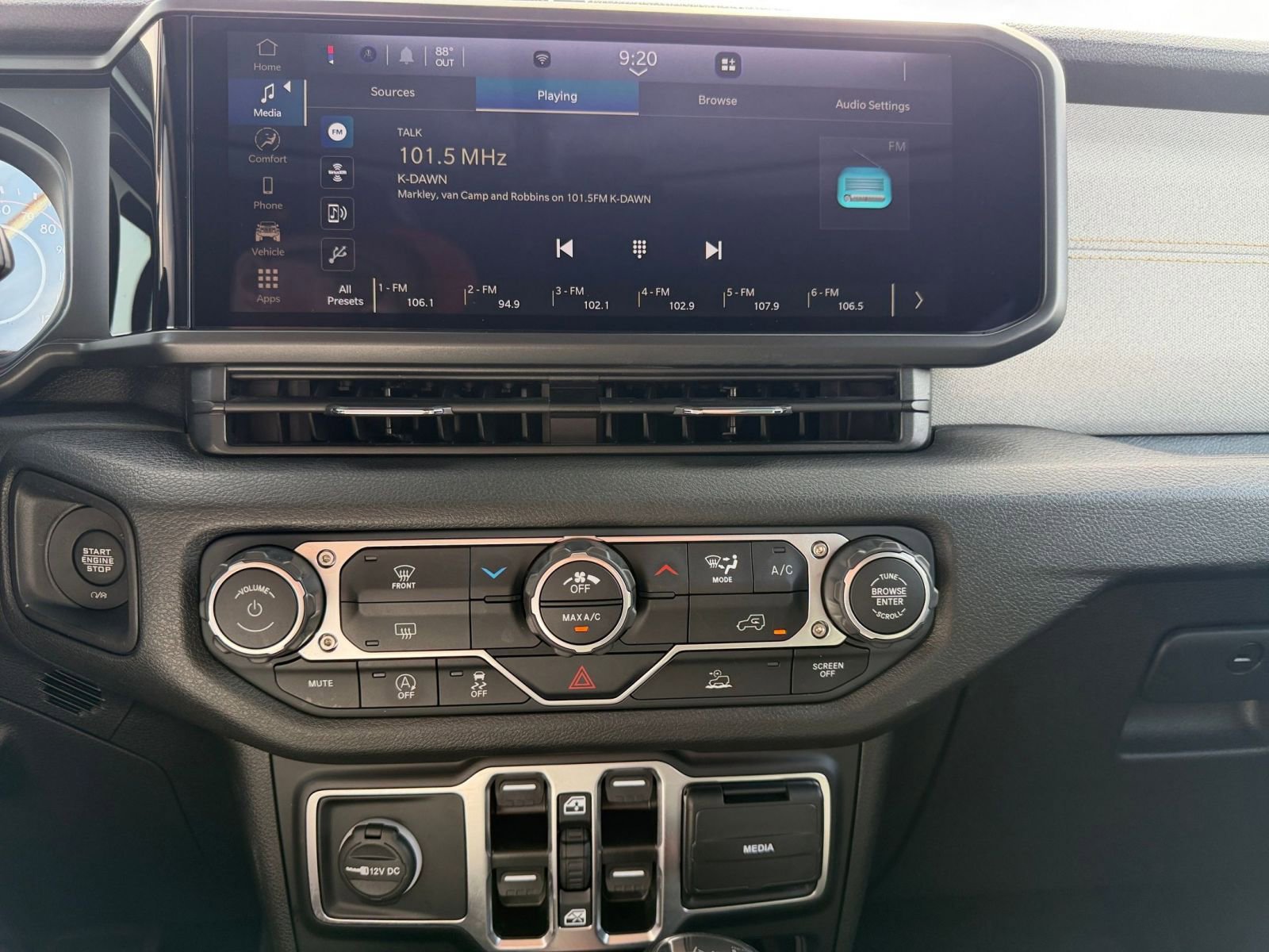 Used 2025 Jeep Wrangler Sport S image 17