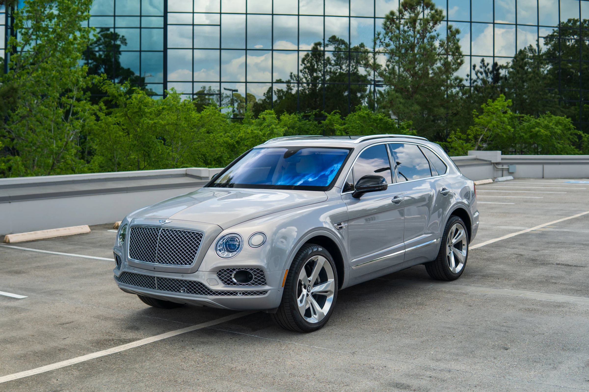 Used 2017 Bentley Bentayga AWD/4WD image 34