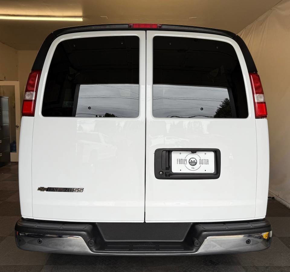 Used 2023 Chevrolet Express 3500 LT w/ LT Preferred Equipment Group image 4