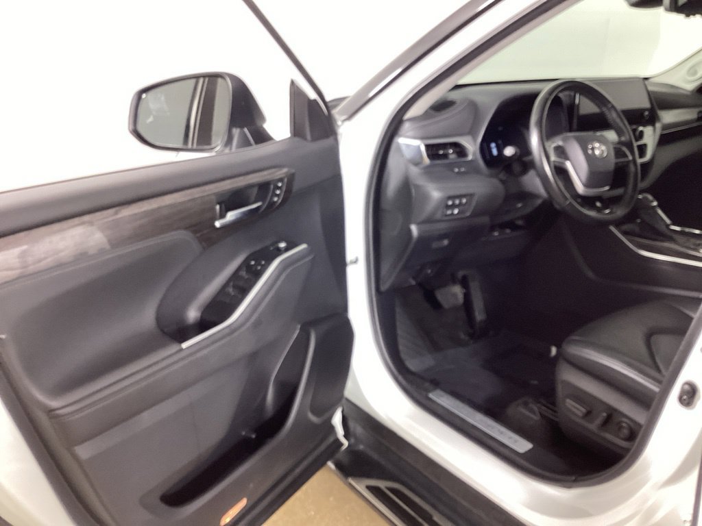 Used 2023 Toyota Highlander Platinum AWD/4WD image 9