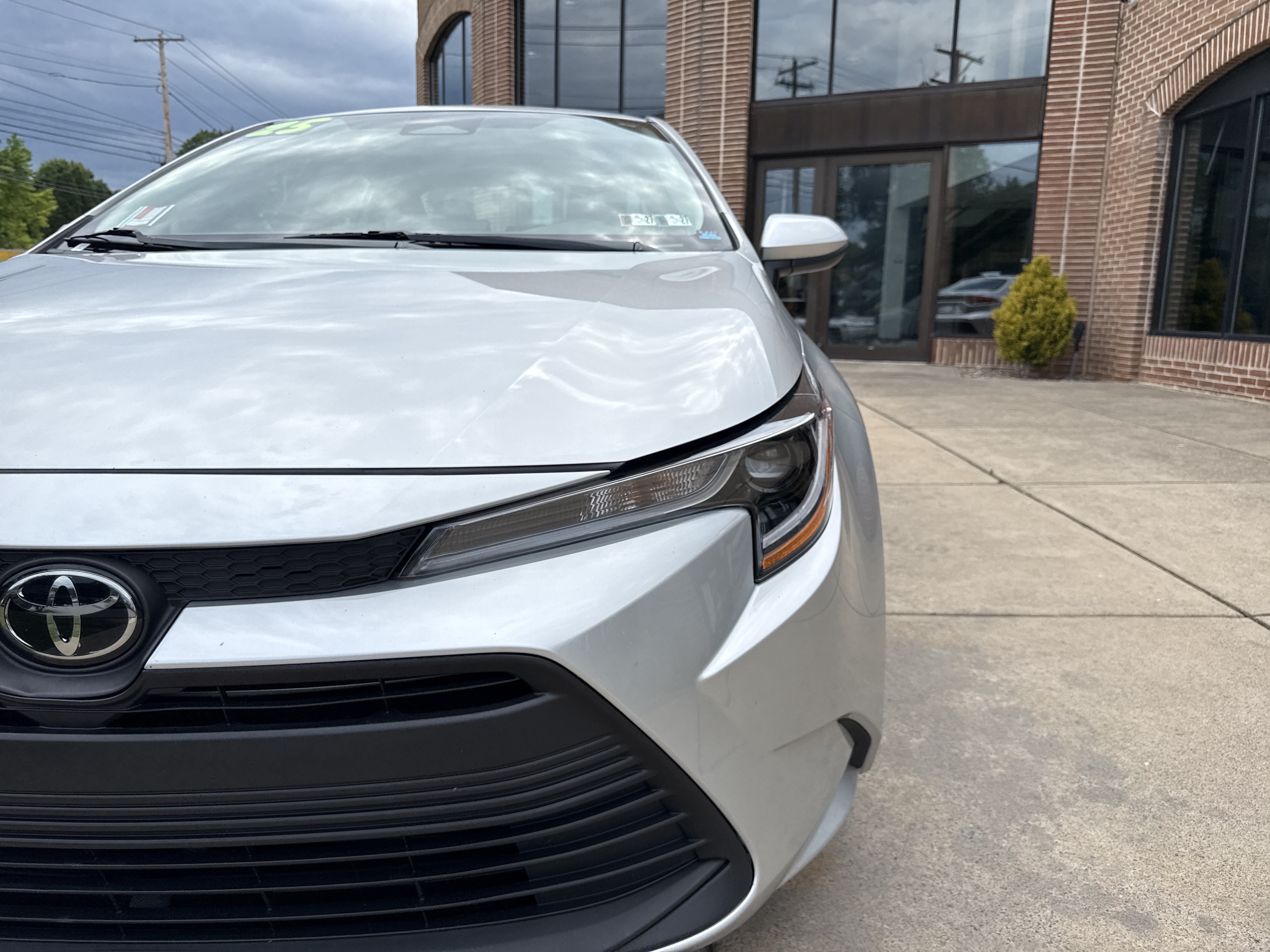 Used 2025 Toyota Corolla LE FWD image 10