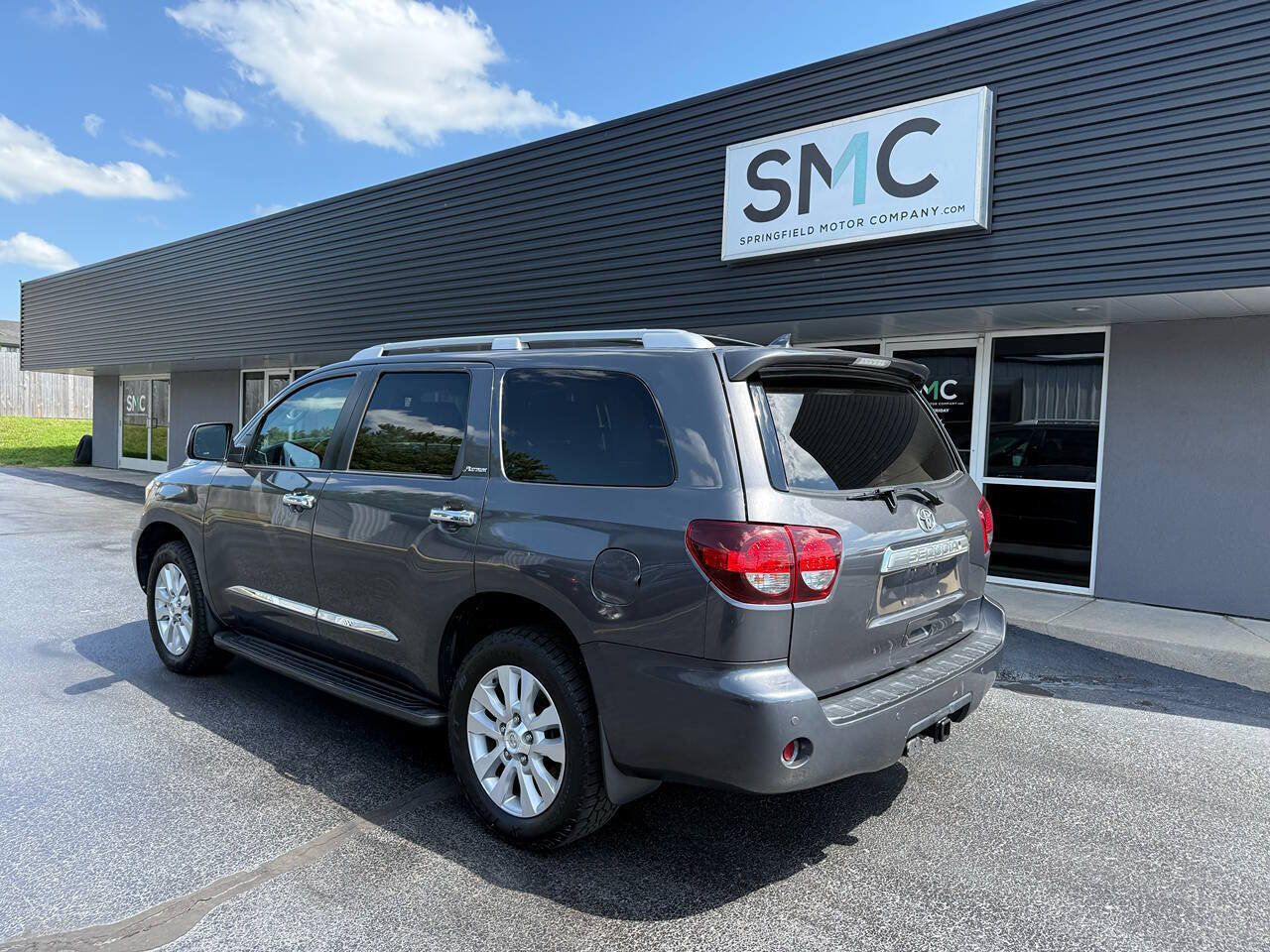 Used 2018 Toyota Sequoia Platinum w/ Preferred Accessory Package AWD/4WD image 8