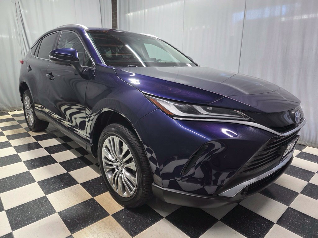 Used 2023 Toyota Venza XLE AWD/4WD image 3