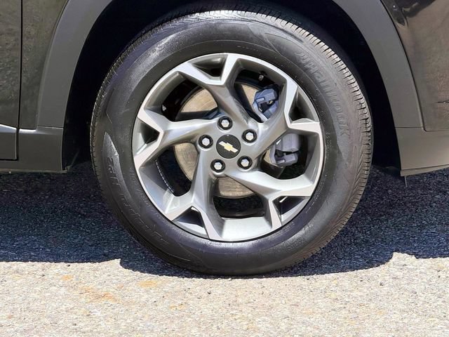 Used 2025 Chevrolet Trax LT w/ LT Convenience Package FWD image 9
