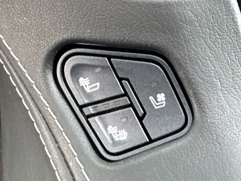 Used 2017 GMC Yukon XL SLT w/ Premium Edition image 26