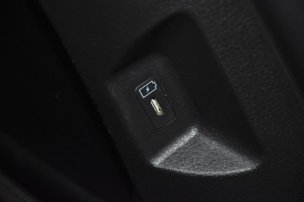 Used 2025 Kia Carnival FWD image 29