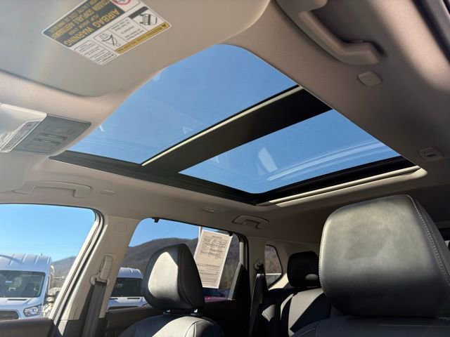 Used 2022 Nissan Rogue Platinum w/ Head-Up Display Package image 25