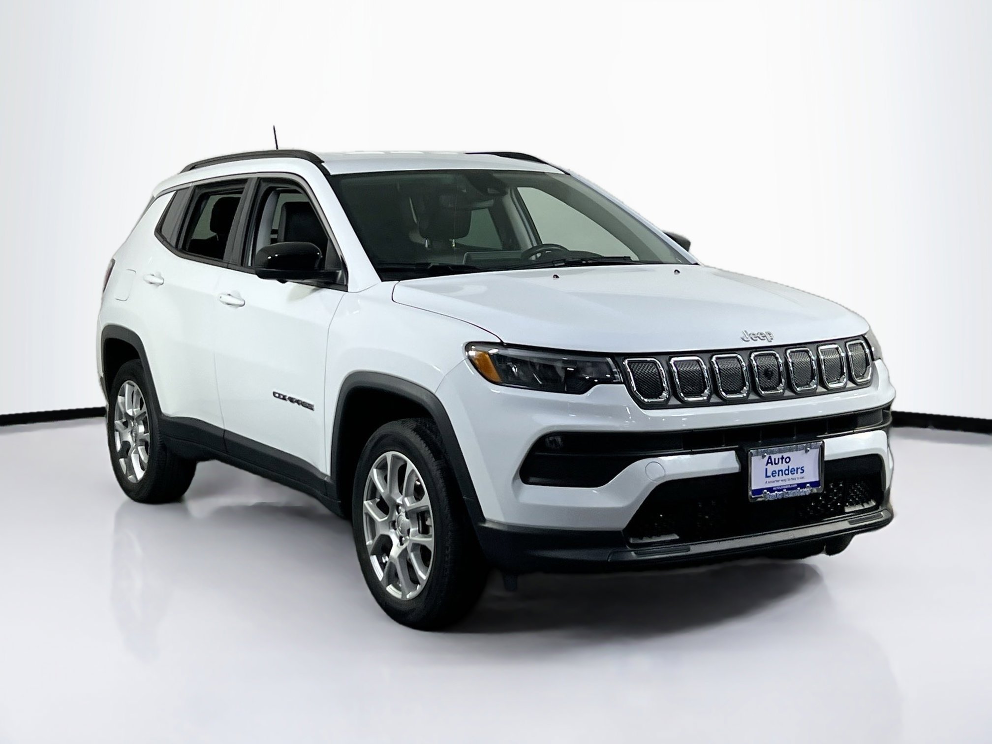 Used 2022 Jeep Compass Latitude image 3