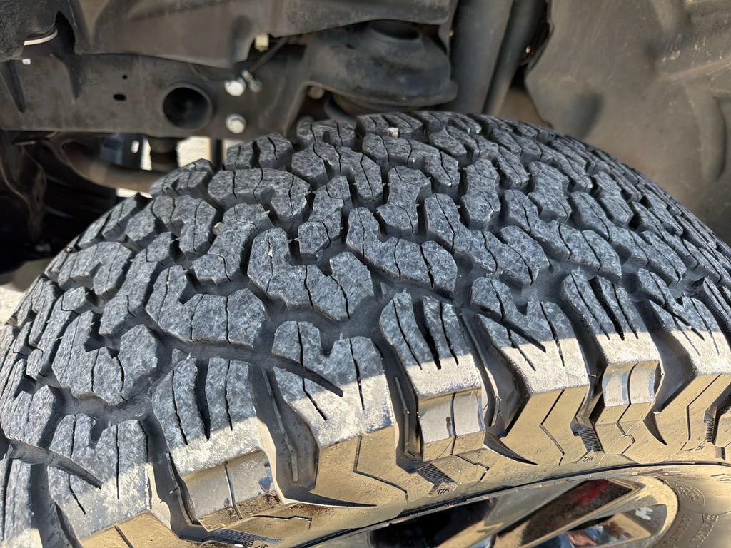 Used 2023 Jeep Wrangler Unlimited Sahara AWD/4WD image 29