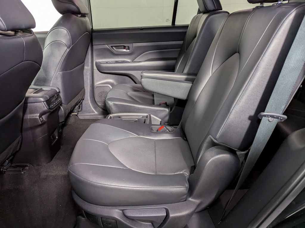 Used 2025 Toyota Grand Highlander AWD image 40