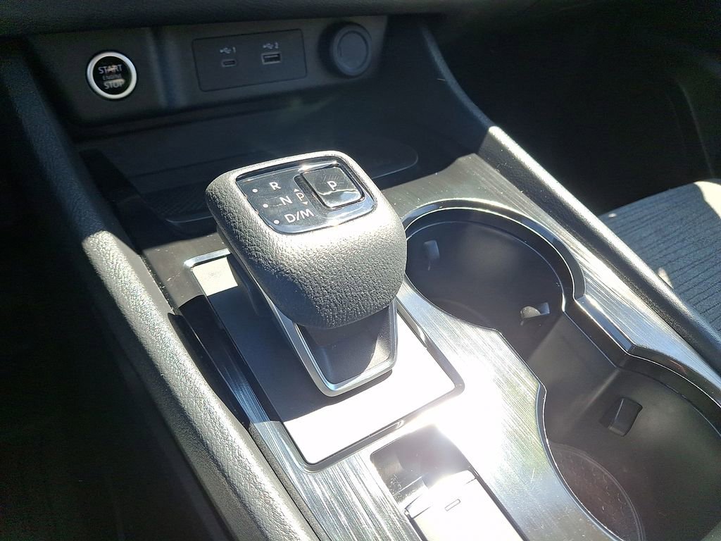 Used 2023 Nissan Rogue SV image 16