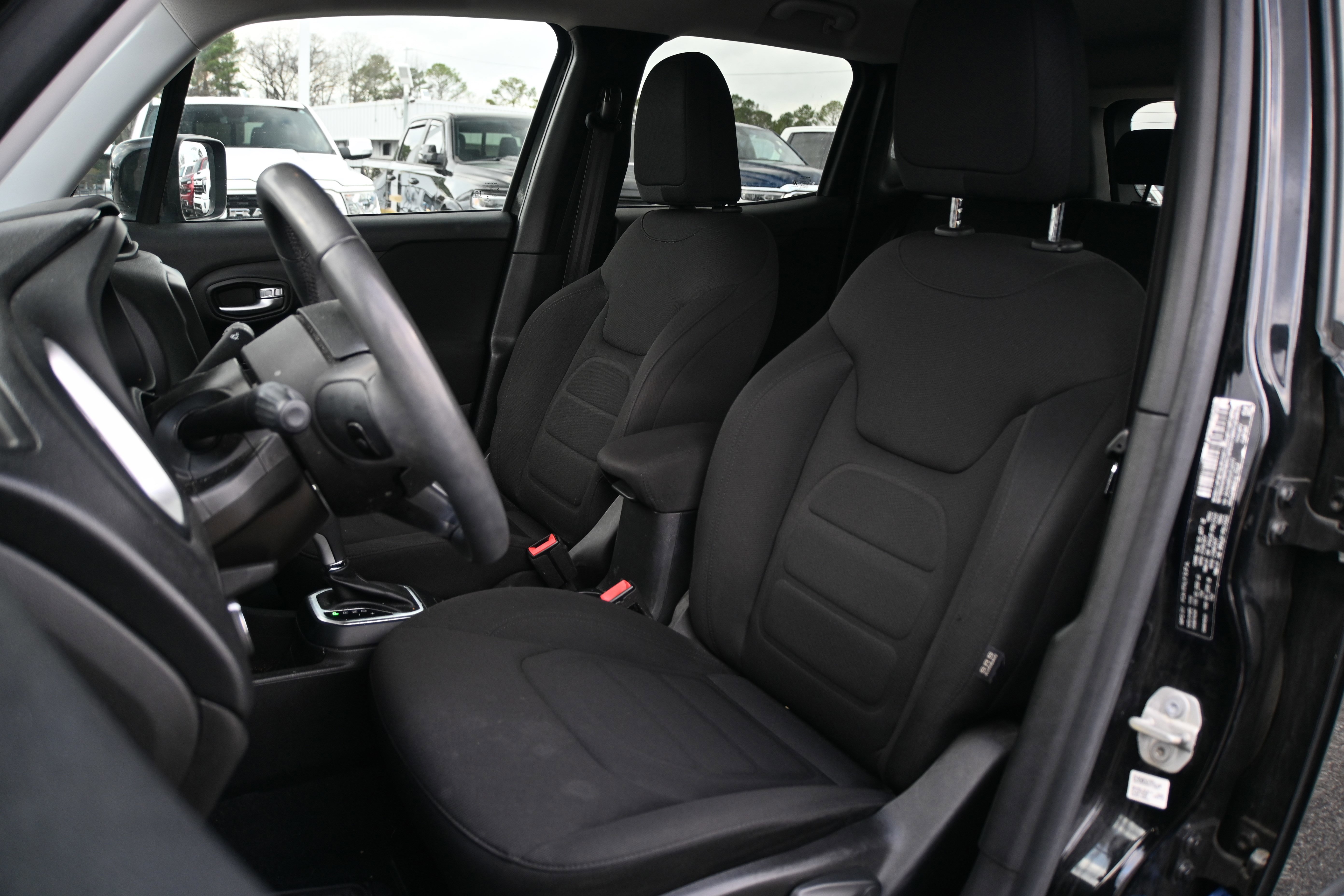 Used 2020 Jeep Renegade Latitude image 6