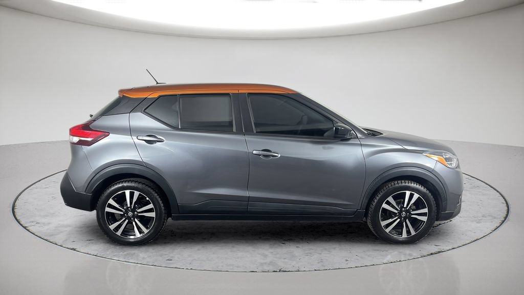 Used 2019 Nissan Kicks SV FWD image 2