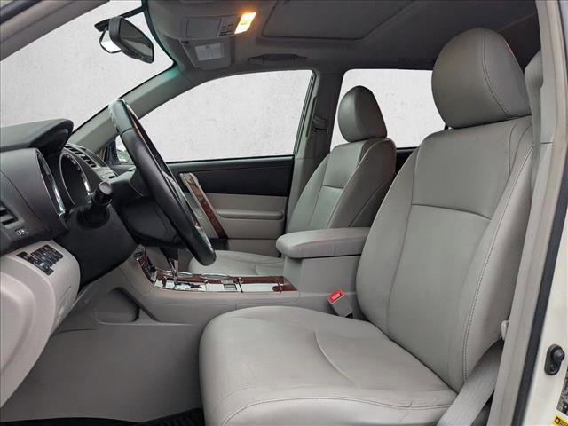 Used 2012 Toyota Highlander Limited image 18
