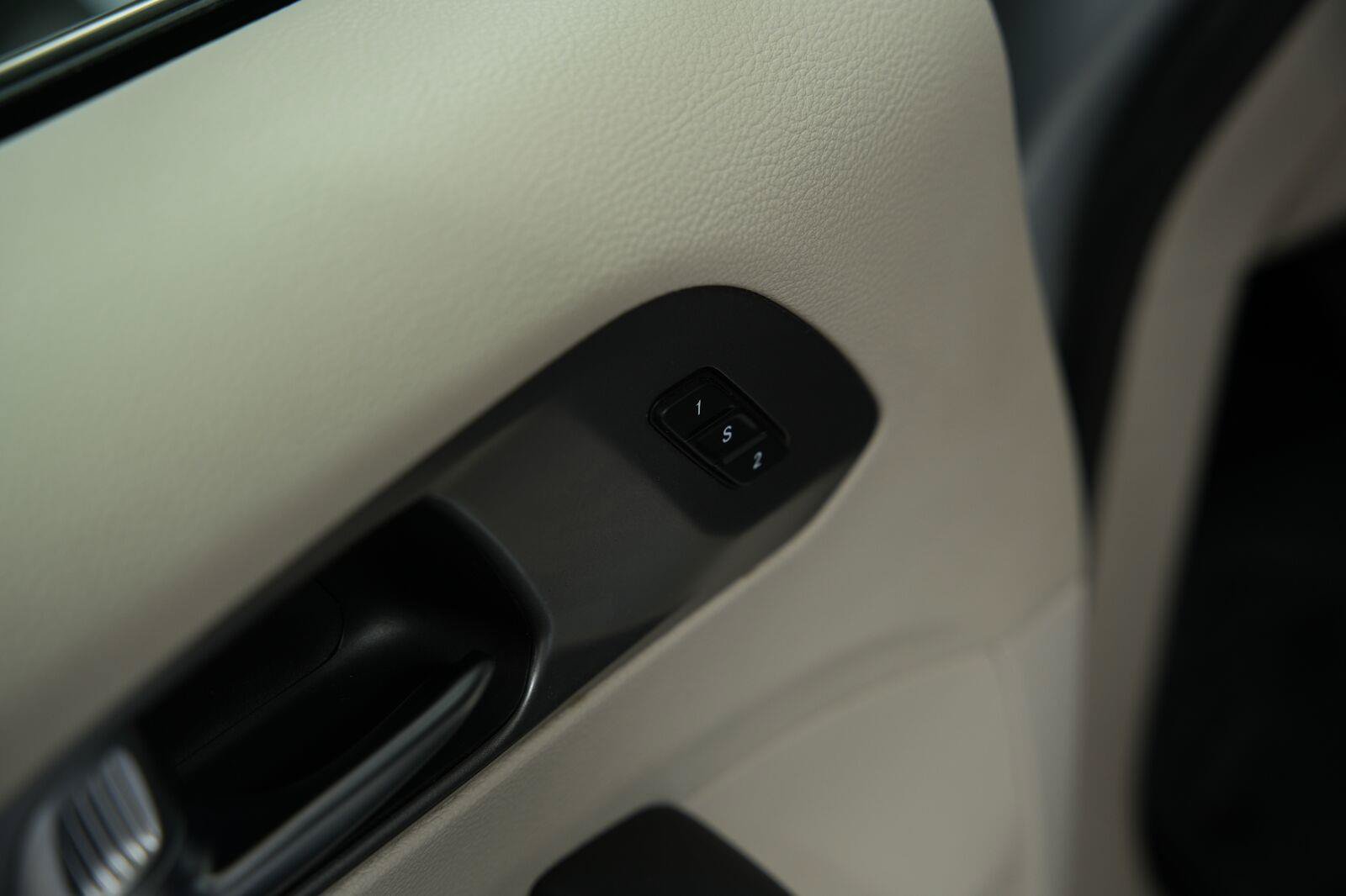 Used 2023 Chrysler Pacifica Touring-L FWD image 28