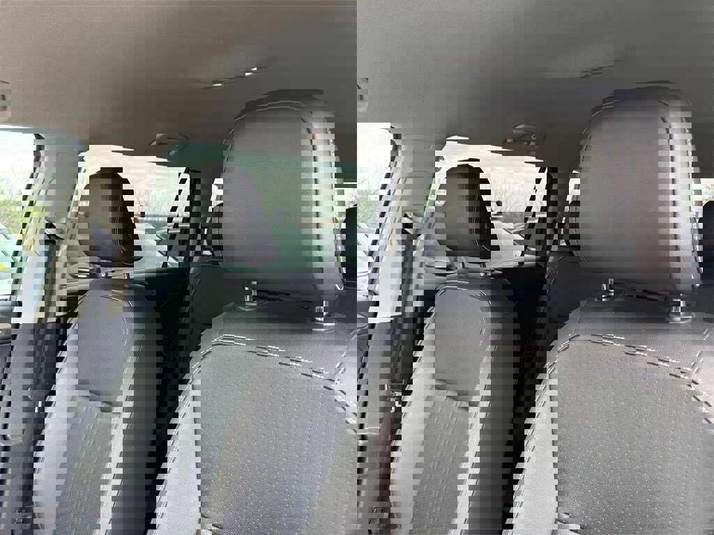 Used 2023 Volkswagen Tiguan SE image 13