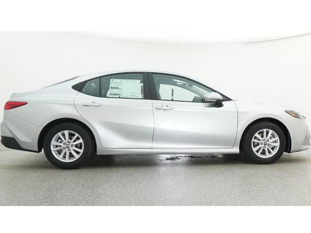 New 2026 Toyota Camry Hybrid FWD image 34