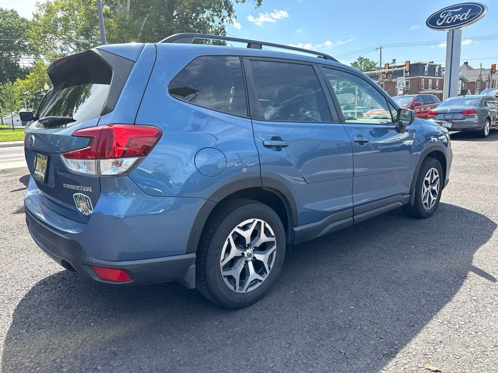 Used 2021 Subaru Forester Premium AWD/4WD image 3
