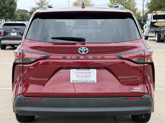Used 2021 Toyota Sienna XLE FWD image 5