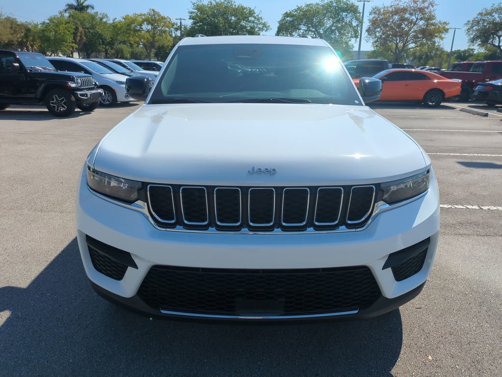 New 2025 Jeep Grand Cherokee Laredo RWD image 3