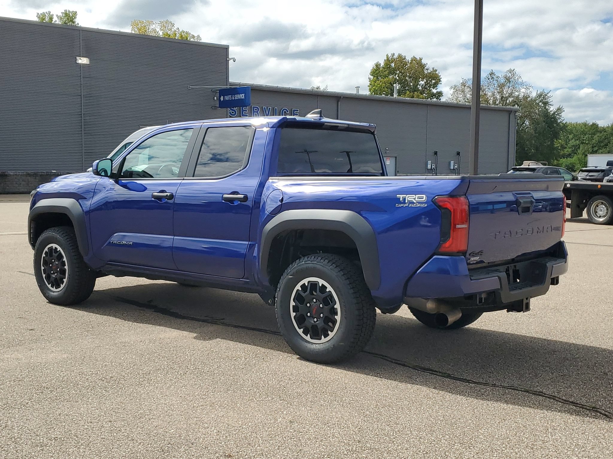 Used 2025 Toyota Tacoma TRD Off-Road AWD/4WD image 5