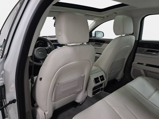 Used 2016 Jaguar XF Prestige AWD/4WD image 12