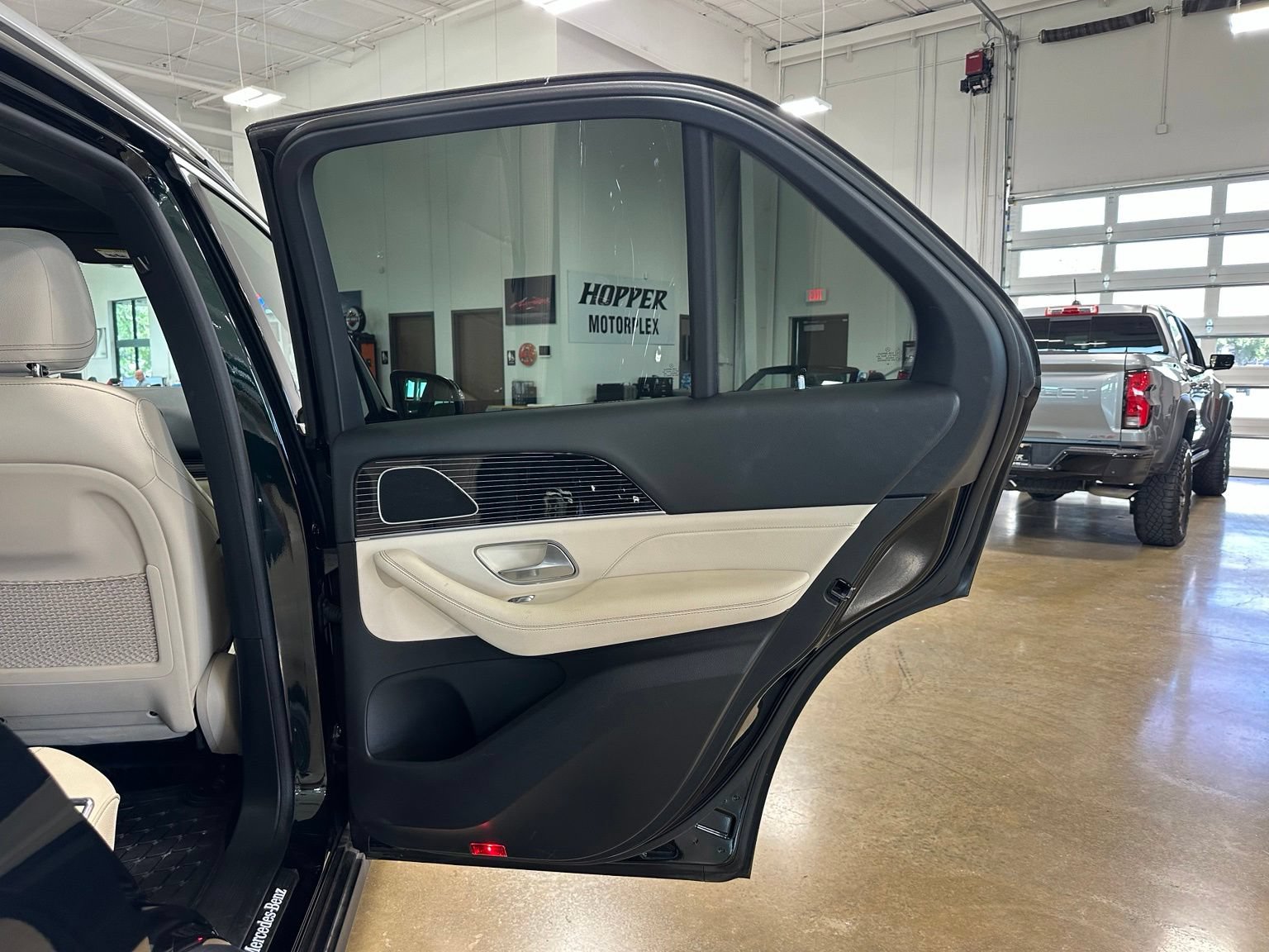 Used 2024 Mercedes-Benz GLE 450e 4MATIC image 34