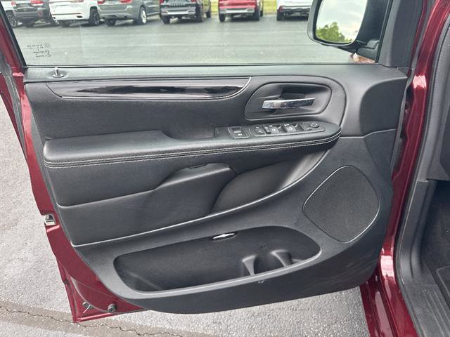 Used 2019 Dodge Grand Caravan SE image 8