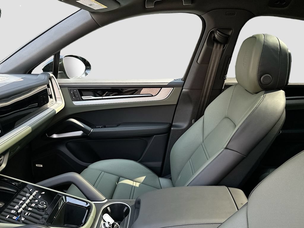 New 2026 Porsche Cayenne Coupe AWD/4WD image 26