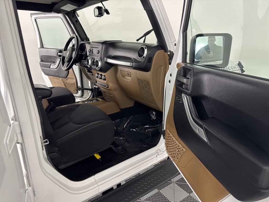 Used 2014 Jeep Wrangler Unlimited Rubicon w/ Max Tow Package image 26