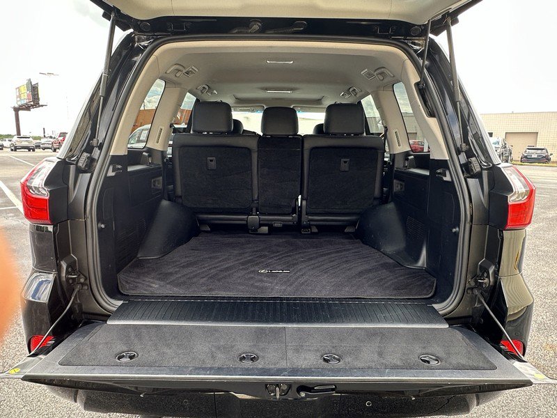 Used 2019 Lexus LX 570 4WD w/ Luxury Package image 7